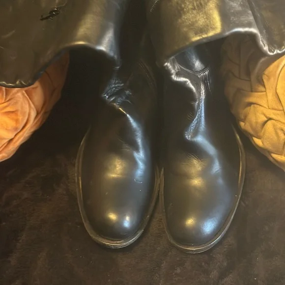 🔥🔥These boots are freaking awesome over the knee made in Italy
